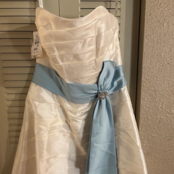 Alfred Angelo Diamond White Robin's Egg Blue Size 12 NWT Short Wedding Dress - Picture 2 of 7